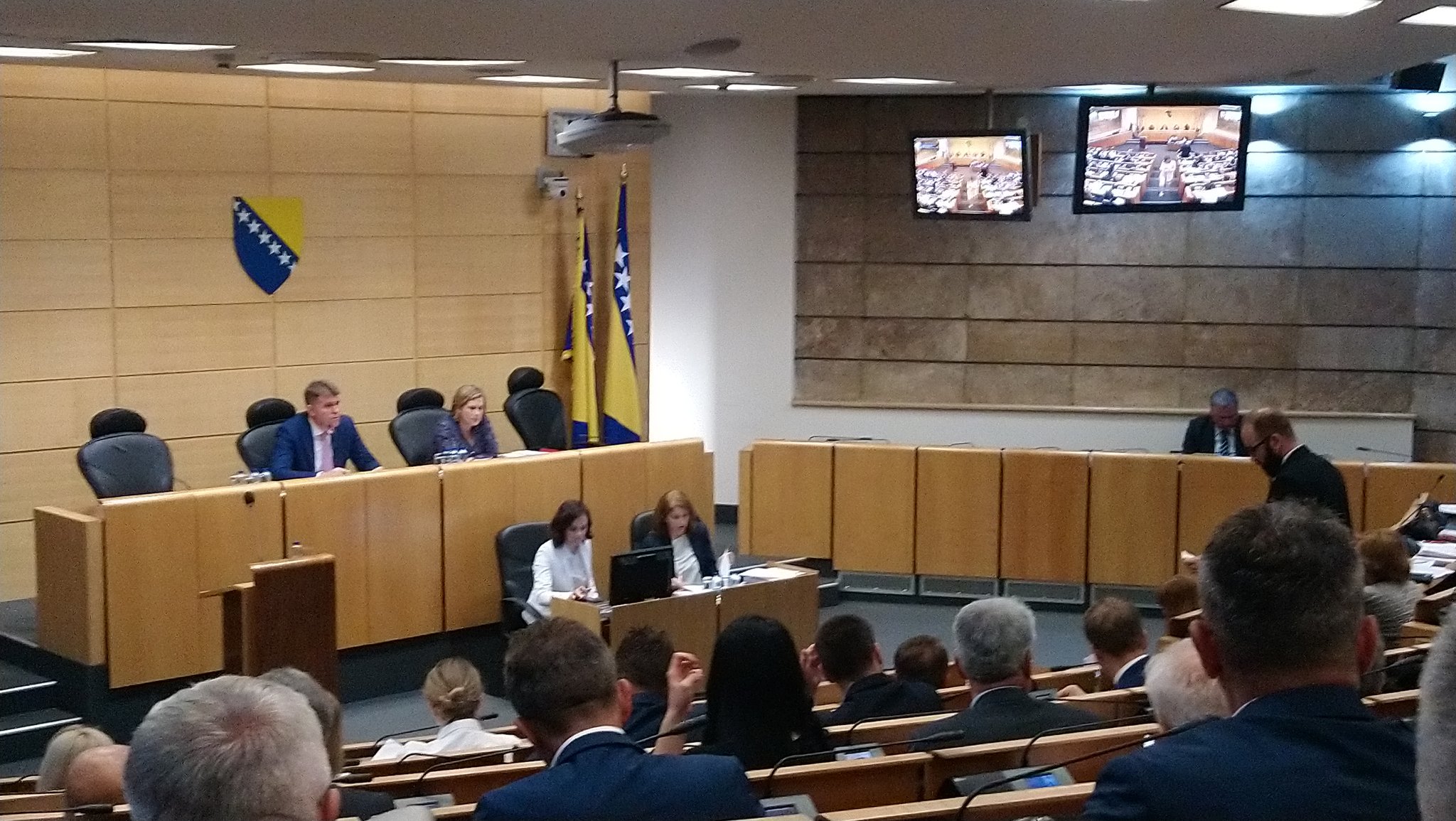 D90gj8YX4AA6YfV.jpg large