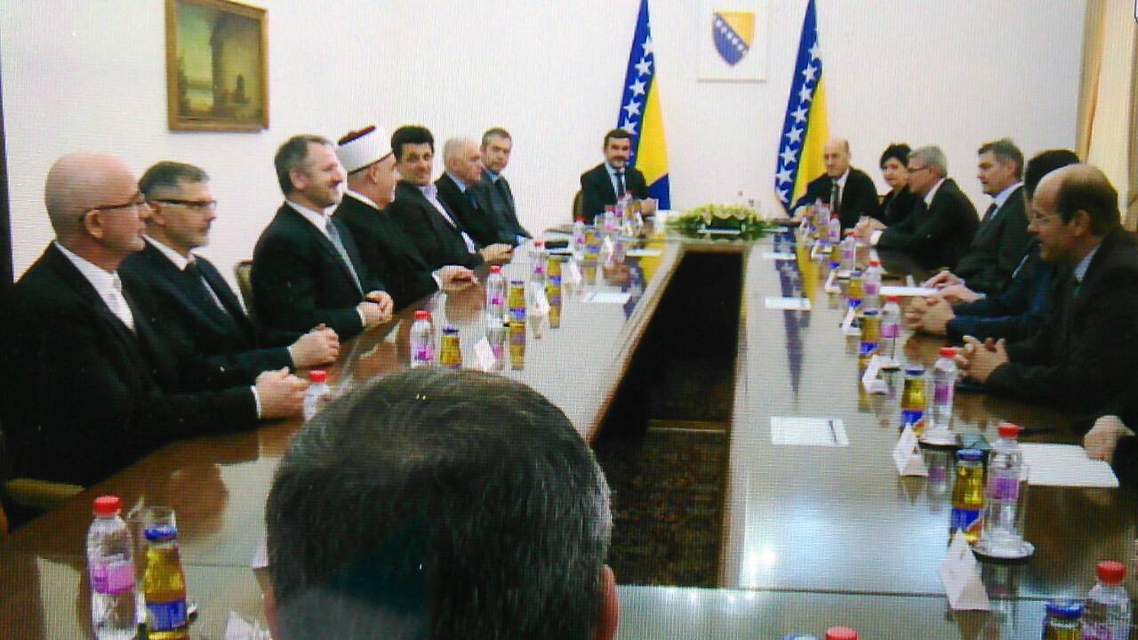 DaaV8KCWAAARjjM.jpg large