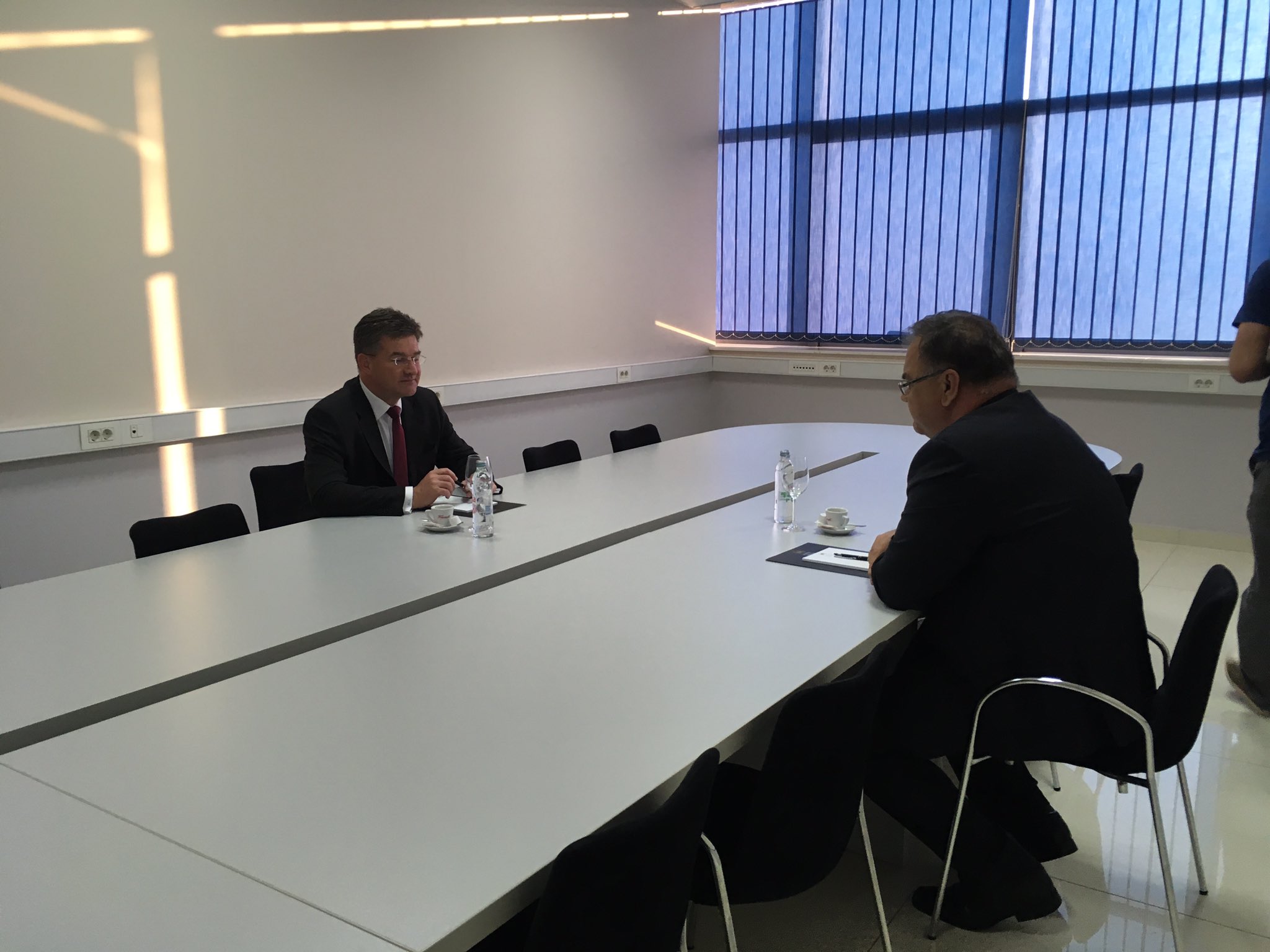 DAH-ov_XsAACf4x.jpg large