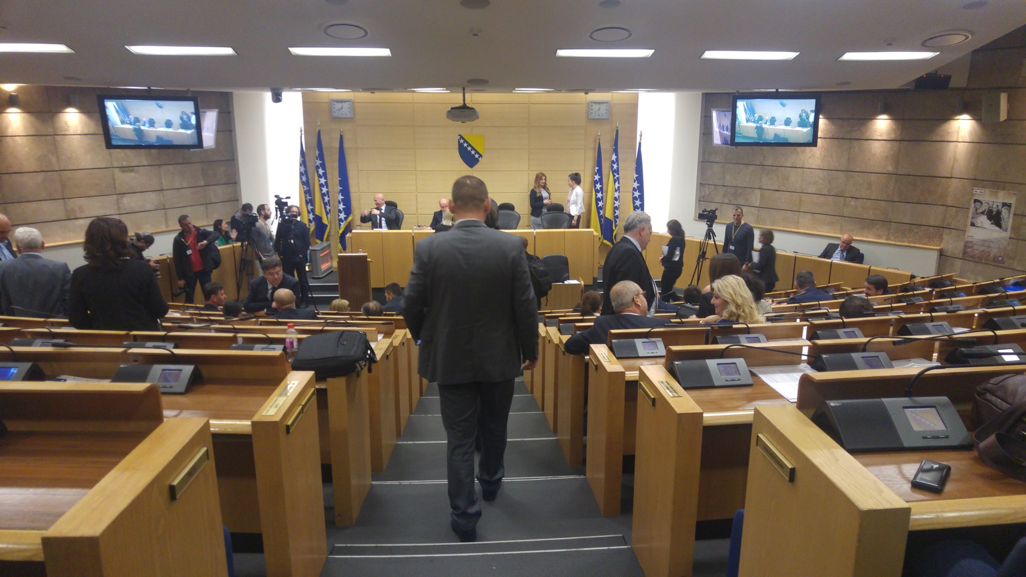 DbD0c0TXkAAekhN.jpg large