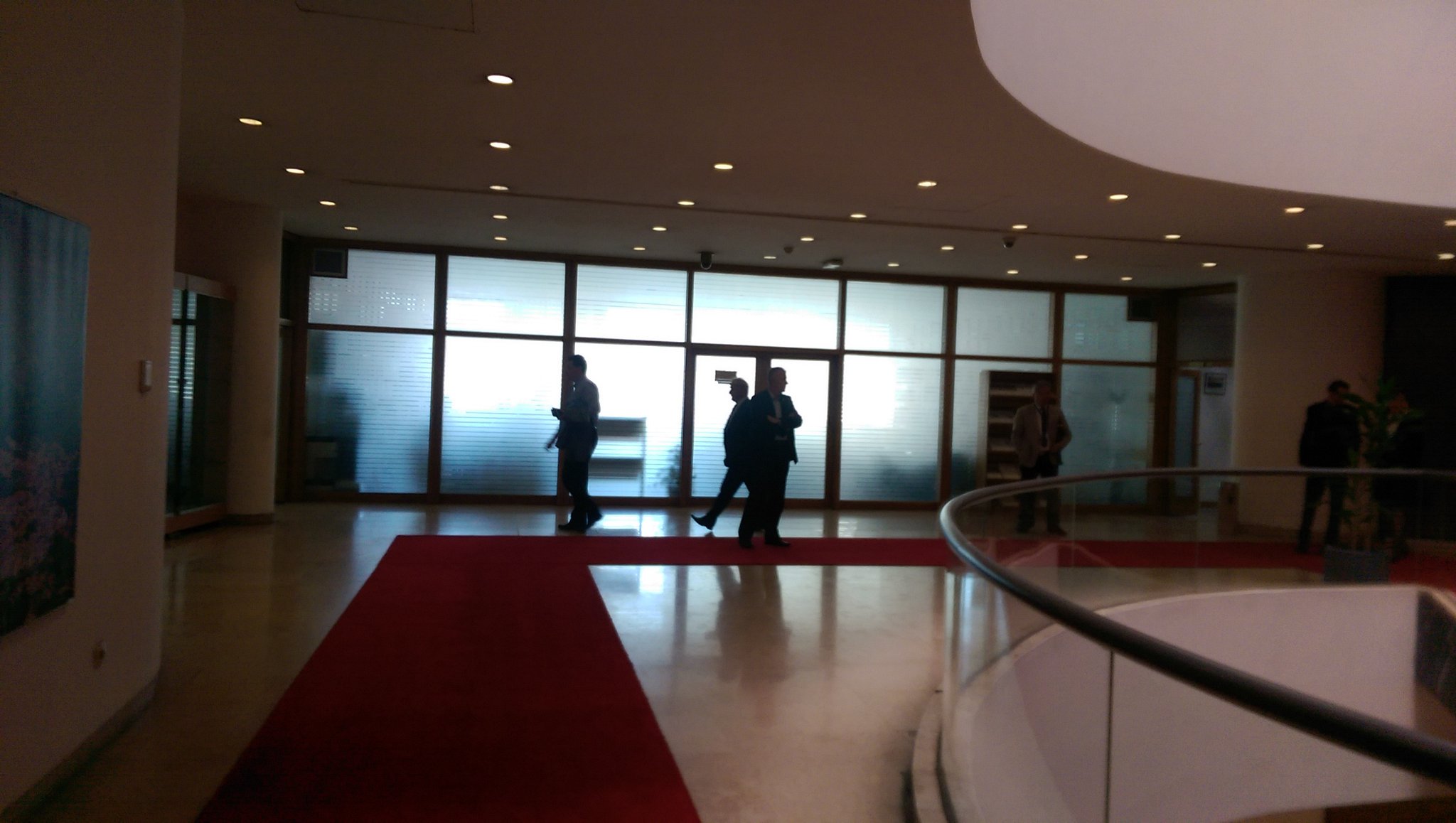 DBJFgwaWAAAqkZK.jpg large