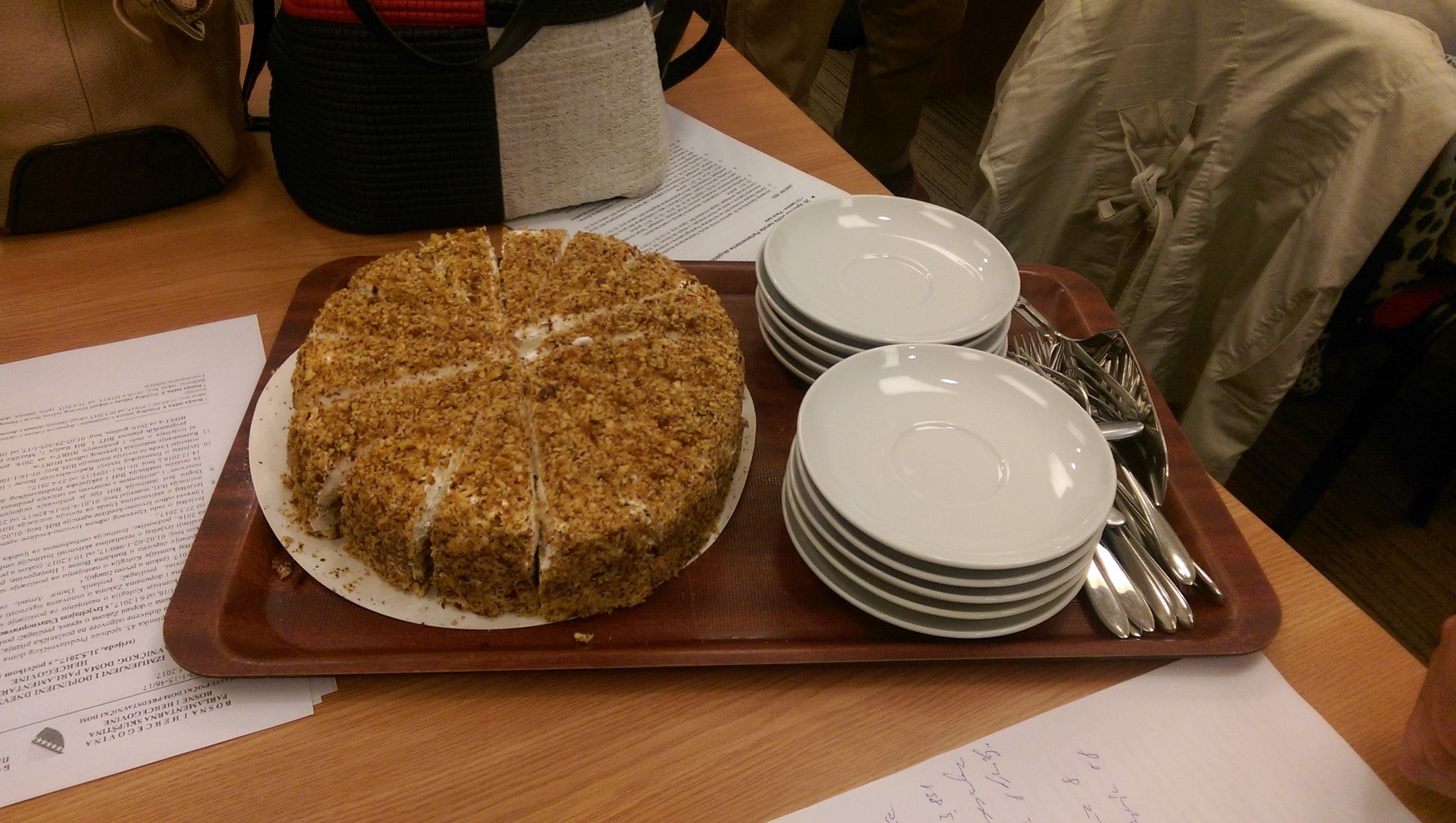 DBJKwx_XcAISUtF.jpg large