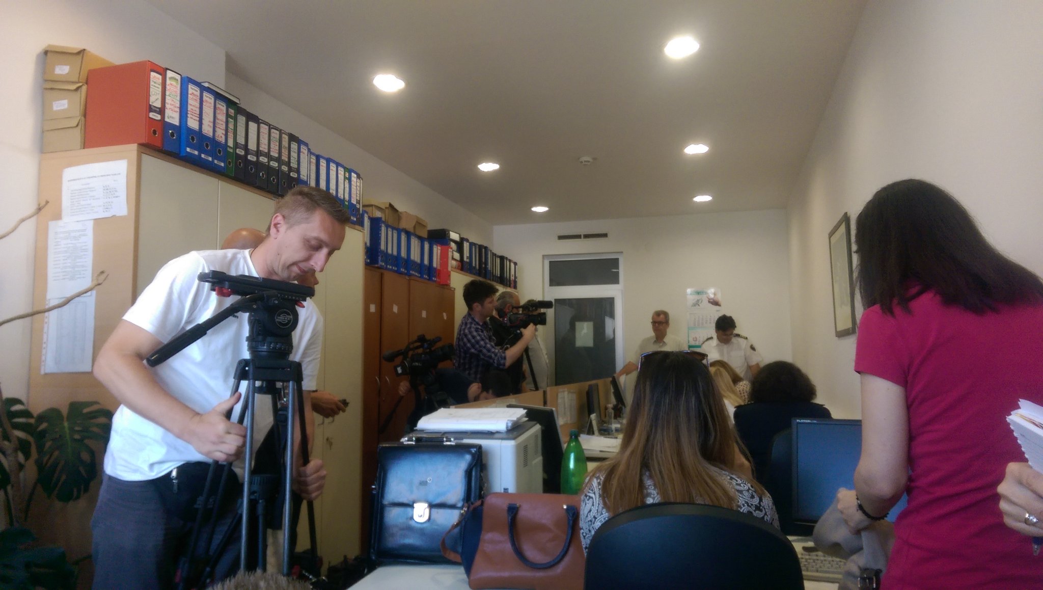 DCG0R-XXsAAUDal.jpg large