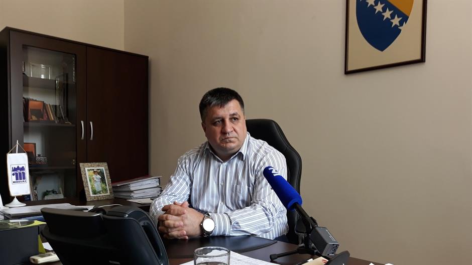 DclbOi6XkAEvErA.jpg large