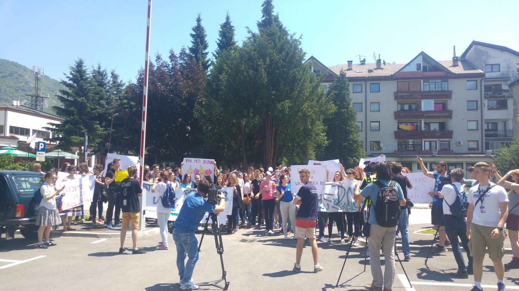 DCwcbZ-XUAAztKl.jpg large