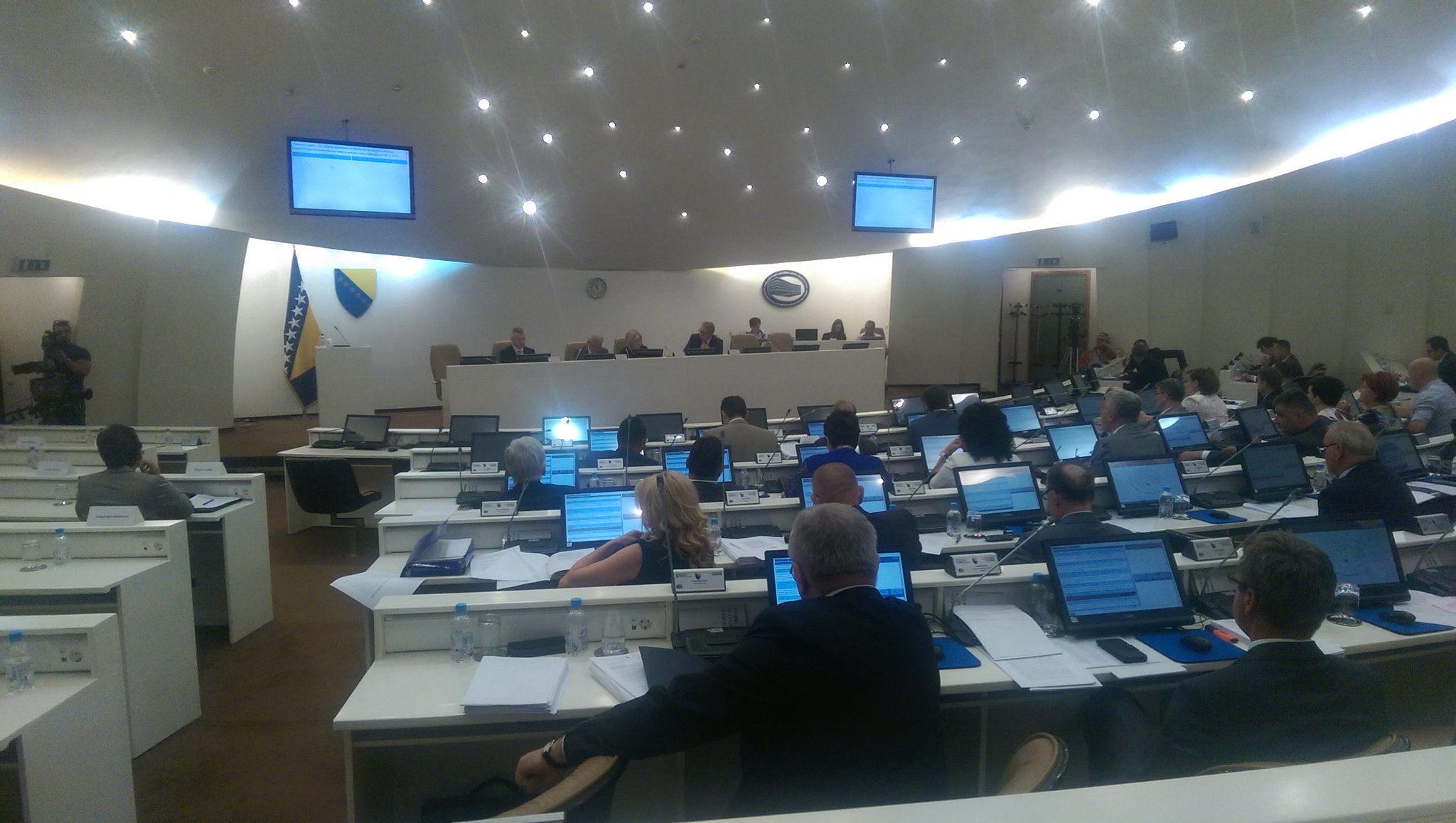 DD9bl-cW0AAzZ6n.jpg large