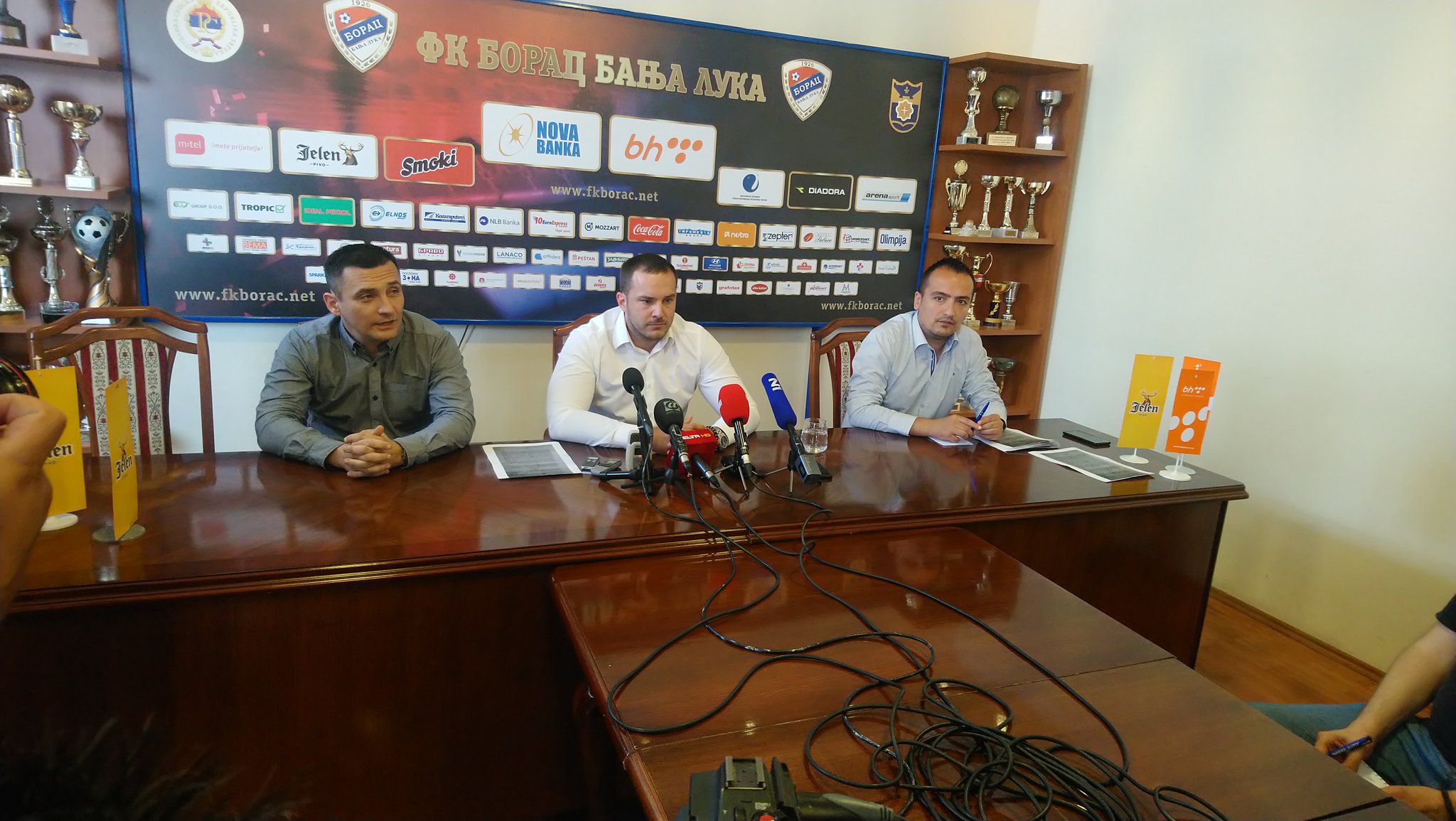 Deb8-KnWsAA4x_i.jpg large