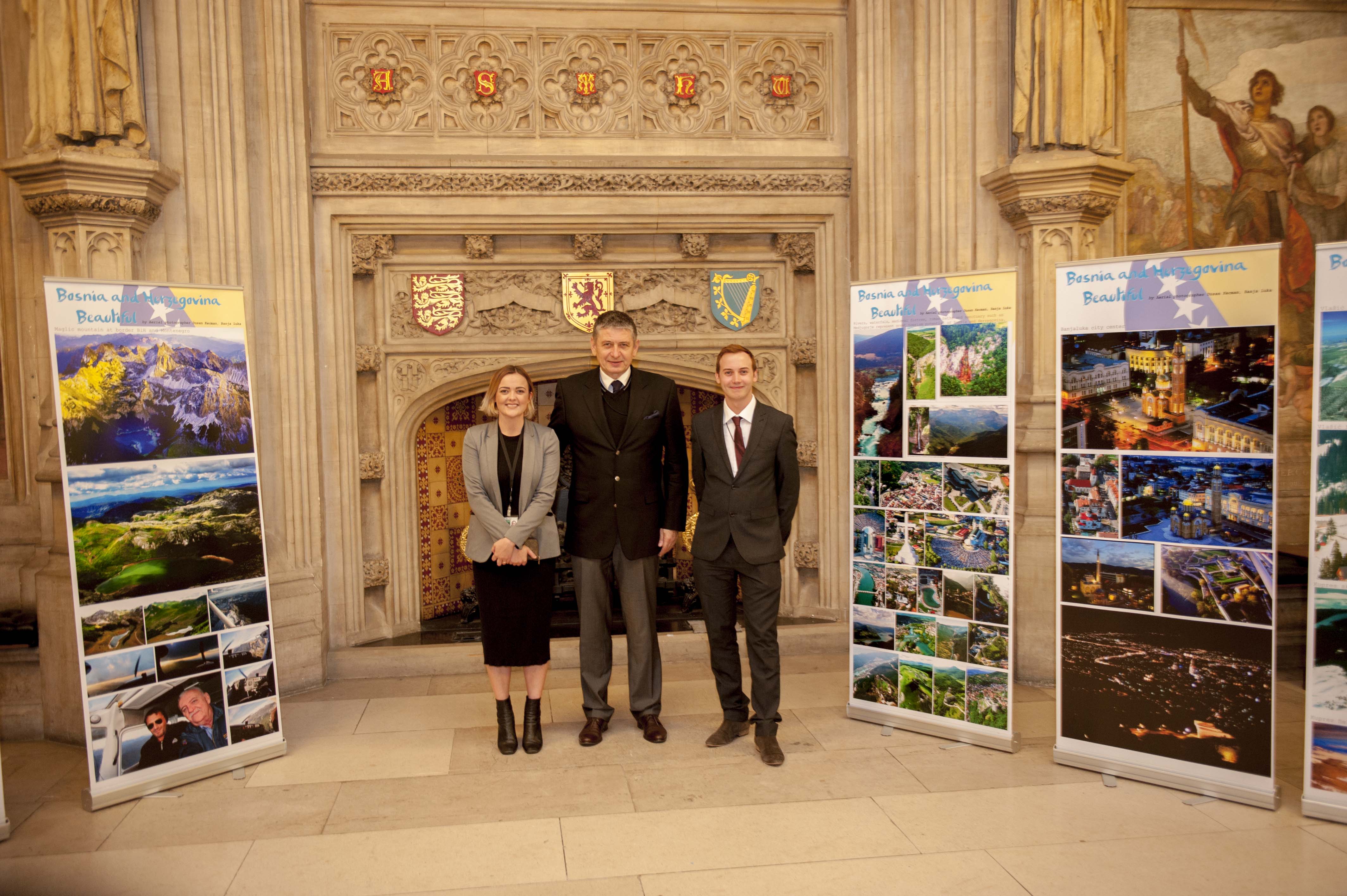 Detalj sa otvaranja domacini sa ambasadorom Neskovicem