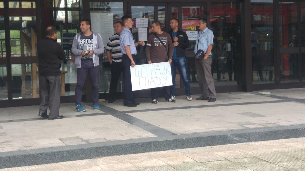 DJb1pt1XcAAbIOx.jpg large