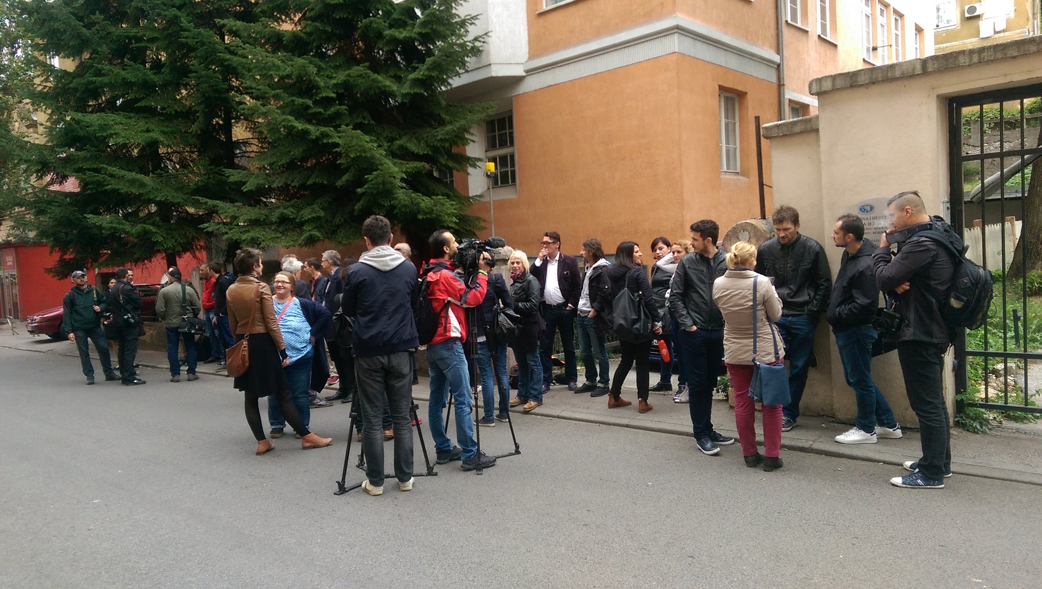 DK480cmWsAAP3RE.jpg large