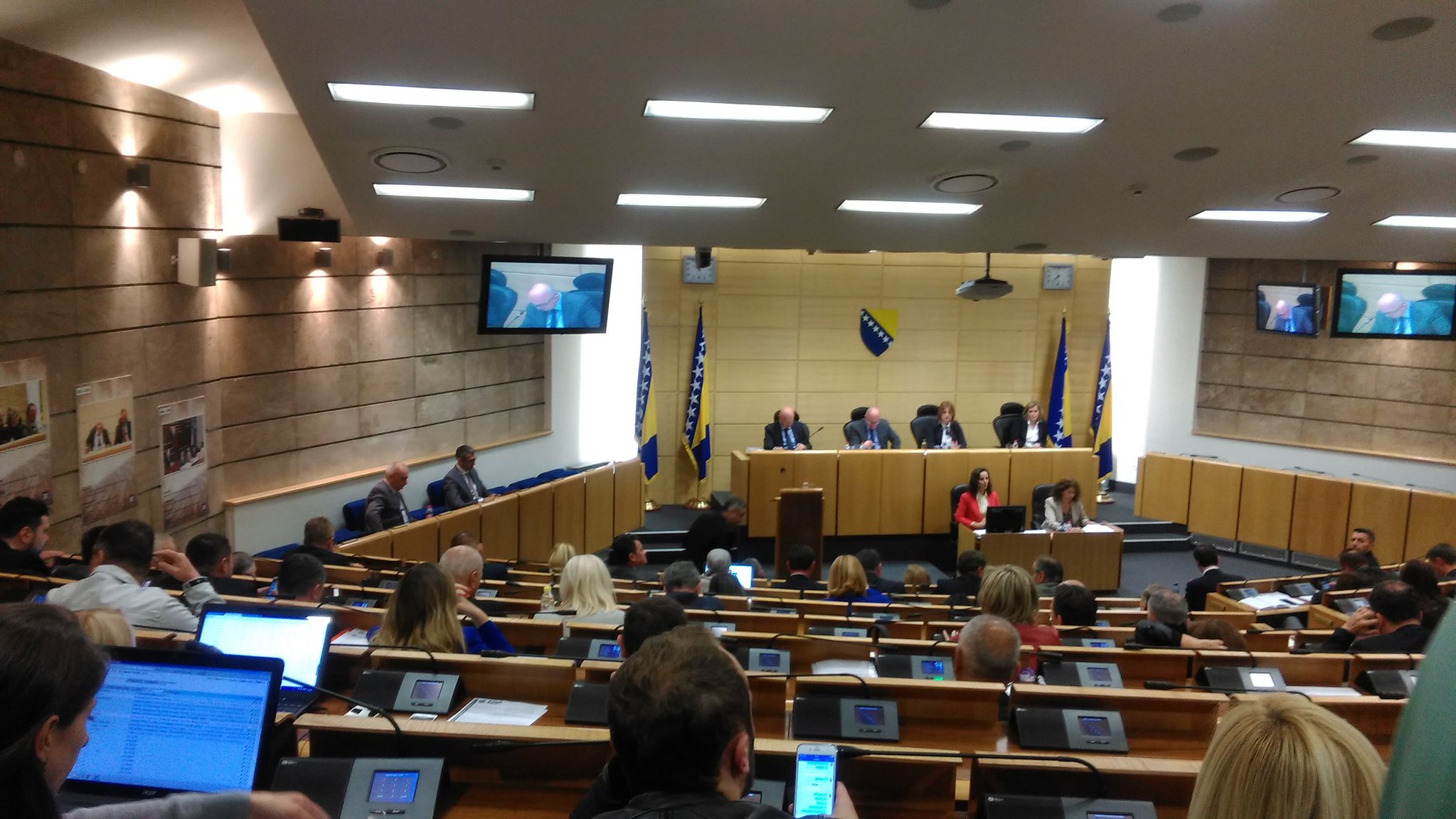 DKo1ohYWkAA0AZ3.jpg large