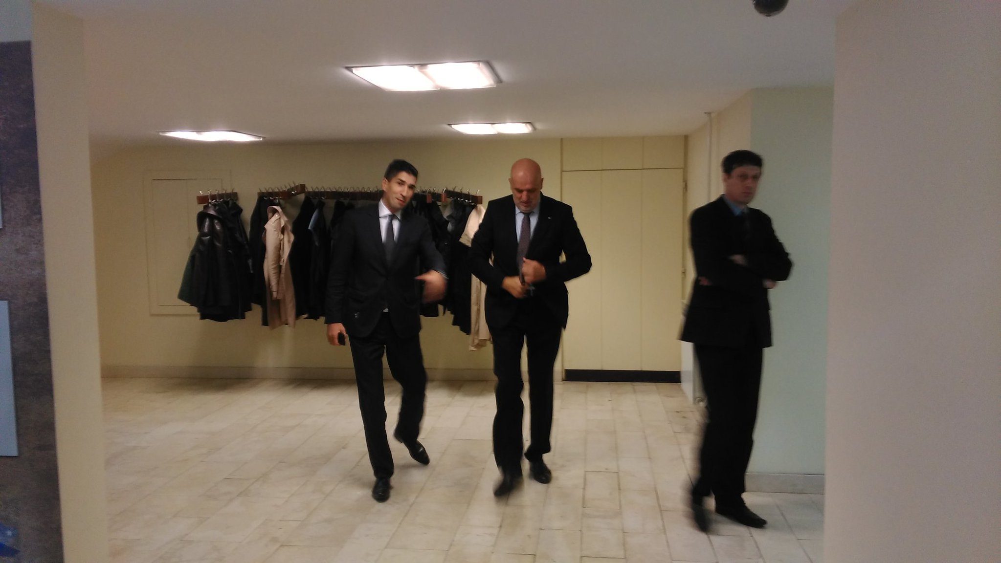 DKpZFQGXcAAQ0mX.jpg large