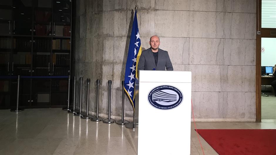 DKupfOBWkAIiYpJ.jpg large