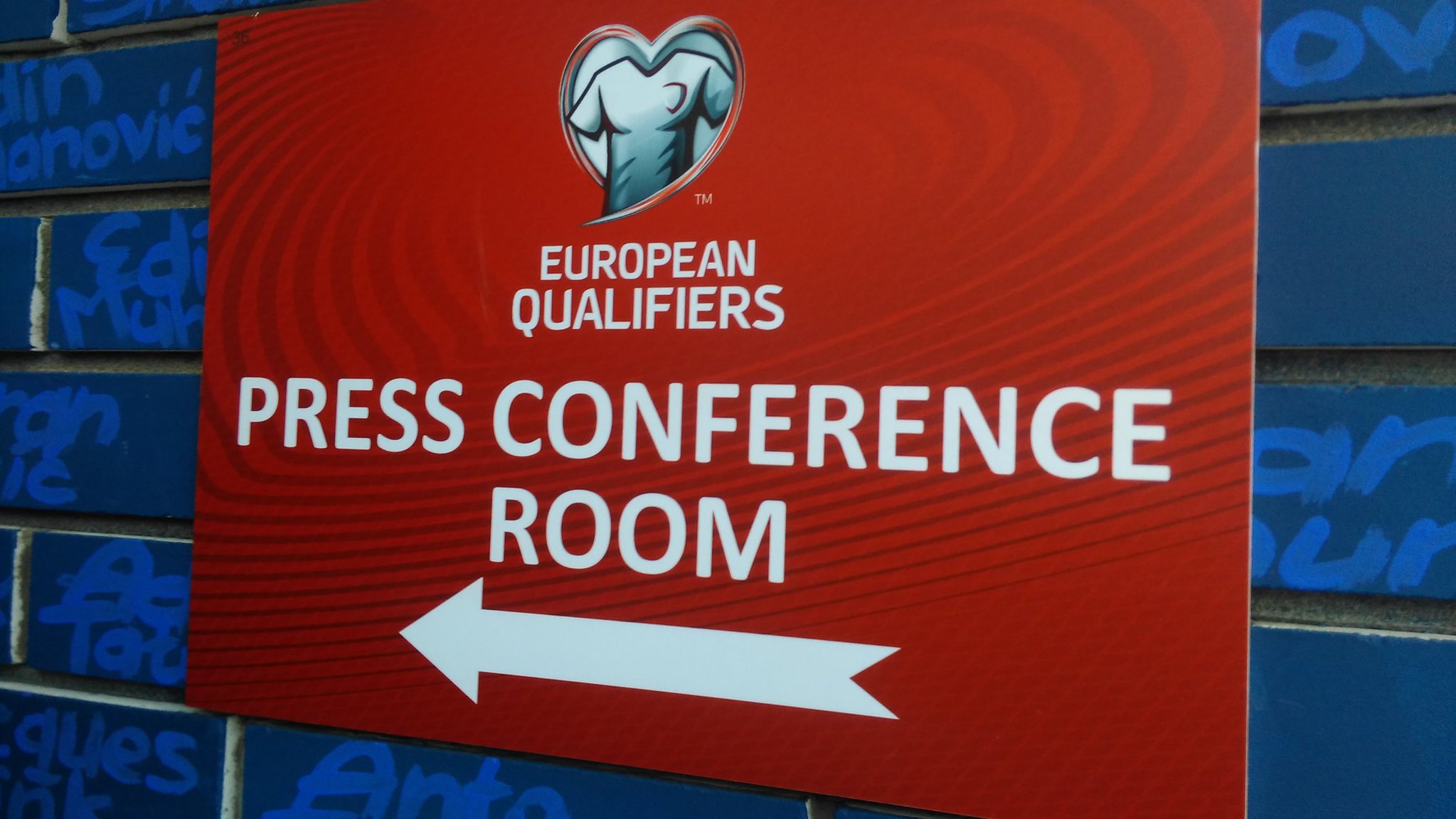 DLdrLKBX0AAawia.jpg large