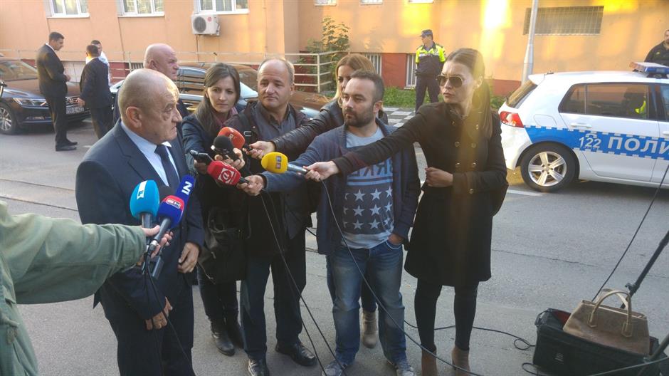 DLJJAjXXUAIV_JQ.jpg large