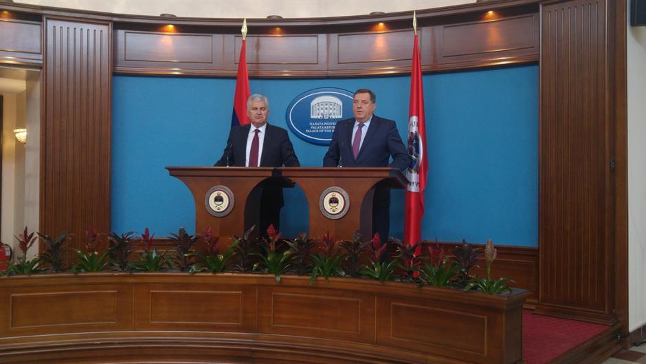 DLrm9-EW0AAp6Ls.jpg large