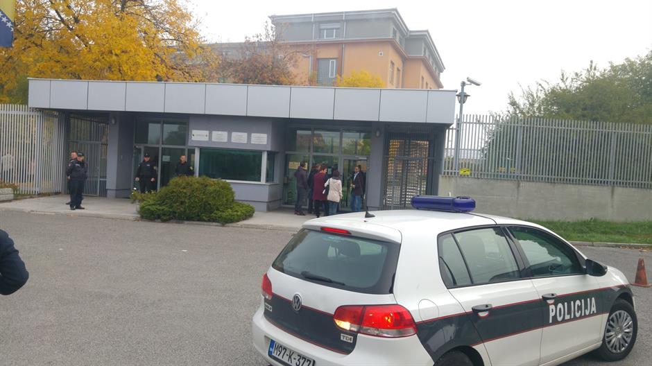 DLrRbDBW4AAJP43.jpg large