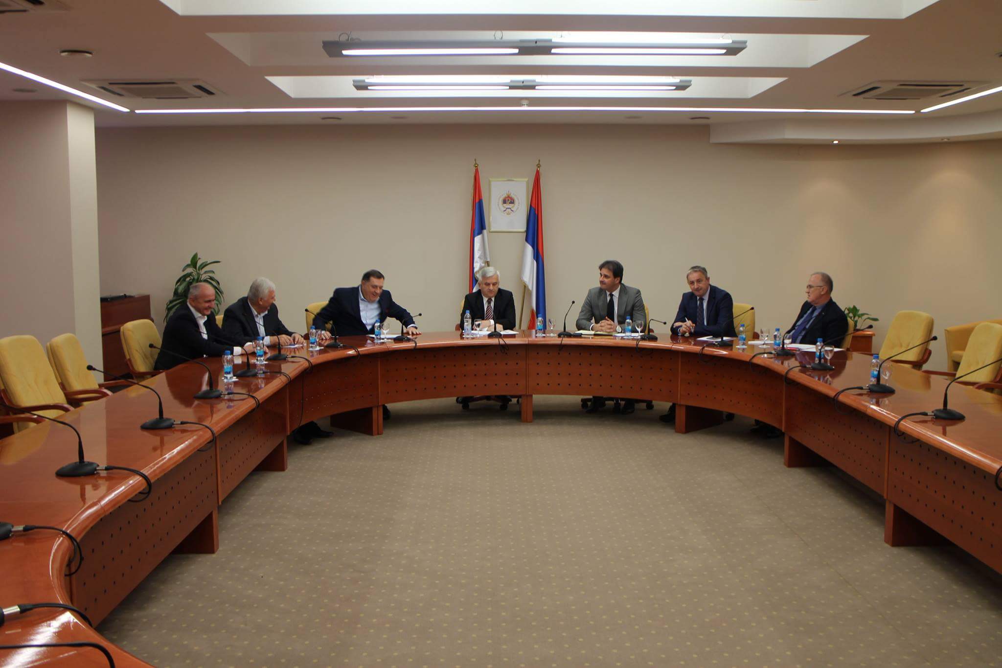 DO_cxGCW4AEBDng.jpg large