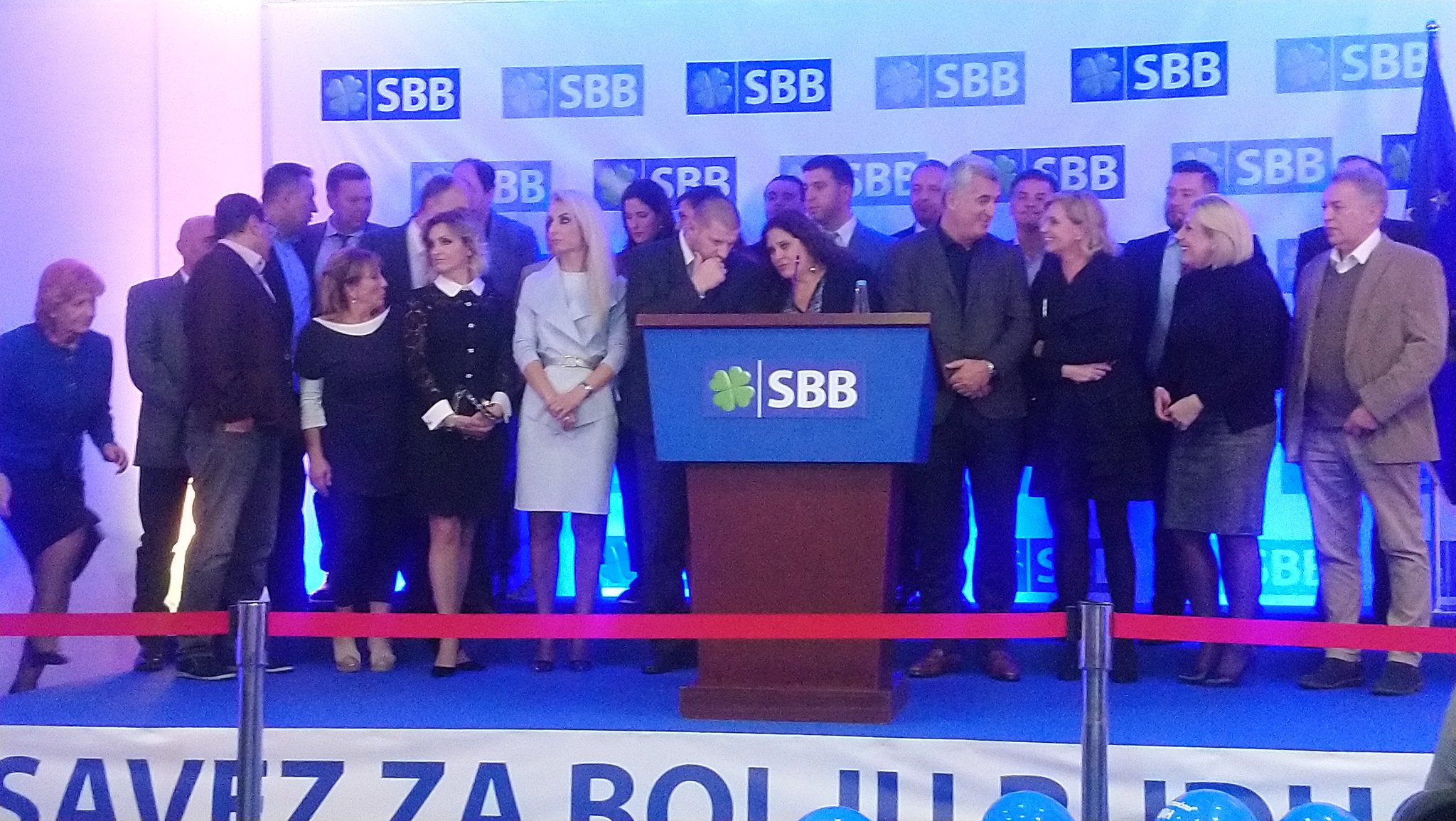 Do8GeARXsAAviDm.jpg large