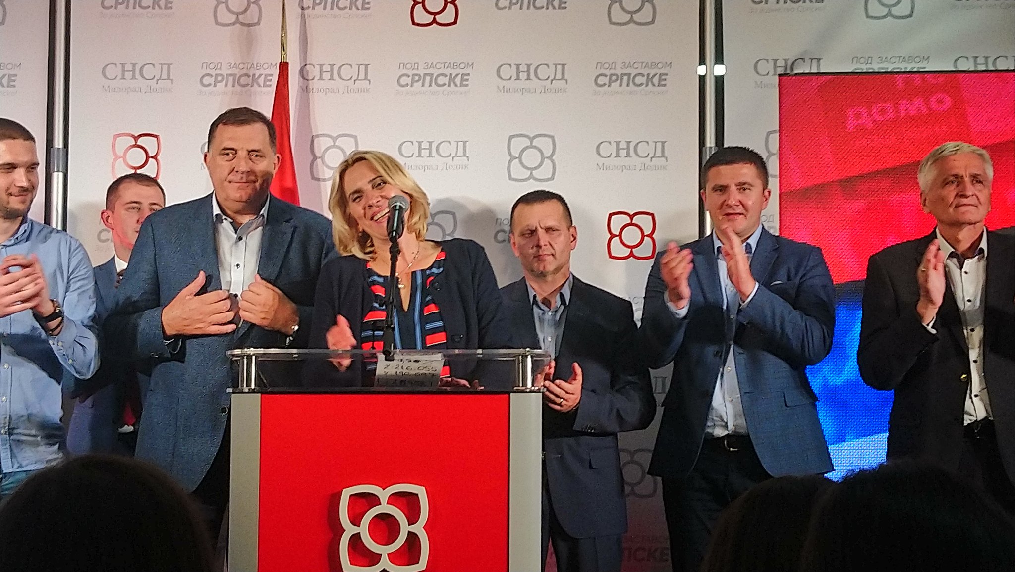 Do8MYcvX4AAYUoW.jpg large