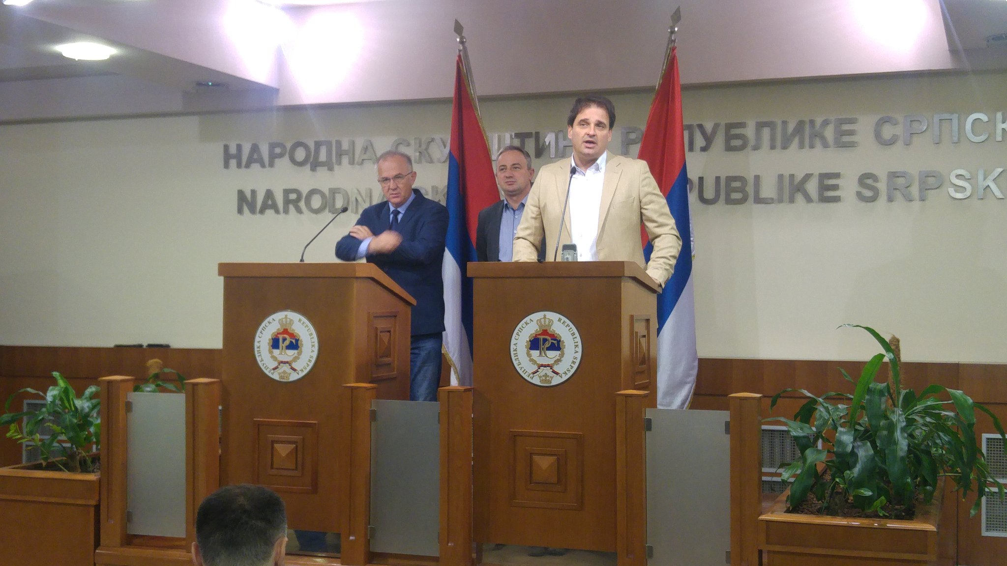 DOBg_dvWAAUgf9C.jpg large