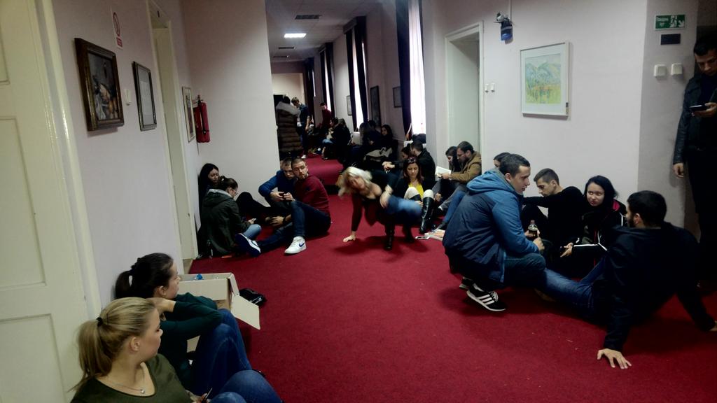 DOCNurEXkAInGi-.jpg large