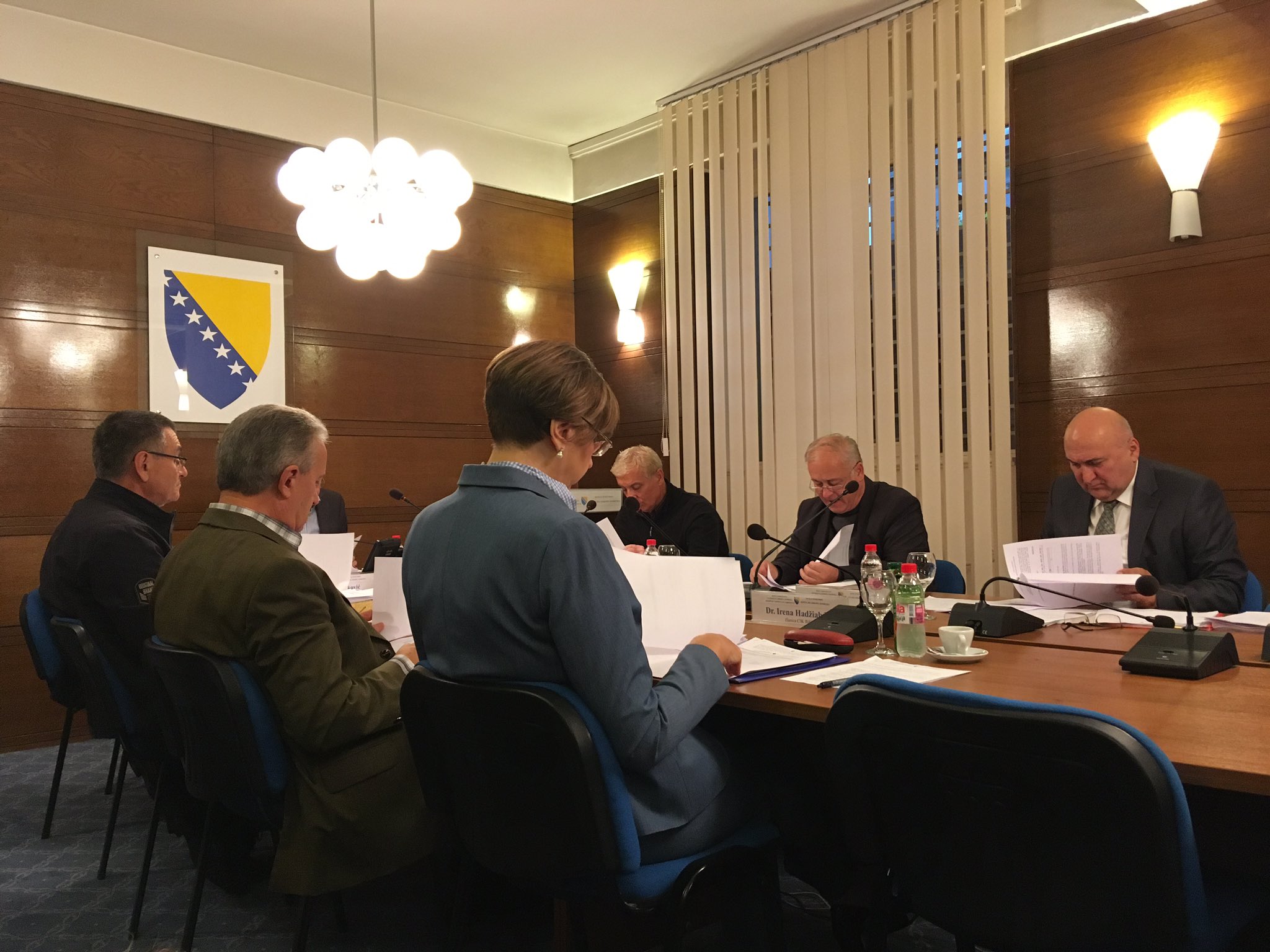 DogcMNwWwAAAzRn.jpg large