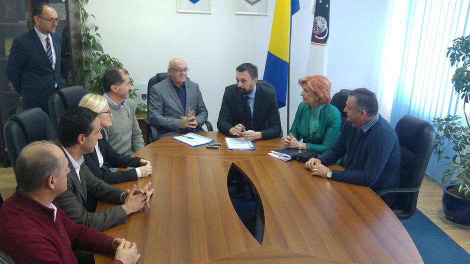 DOGPg2UXUAAEaka.jpg large