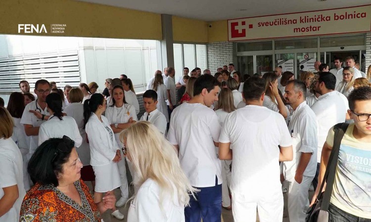 Doktori medicine i stomatologije održali štrajk upozorenja