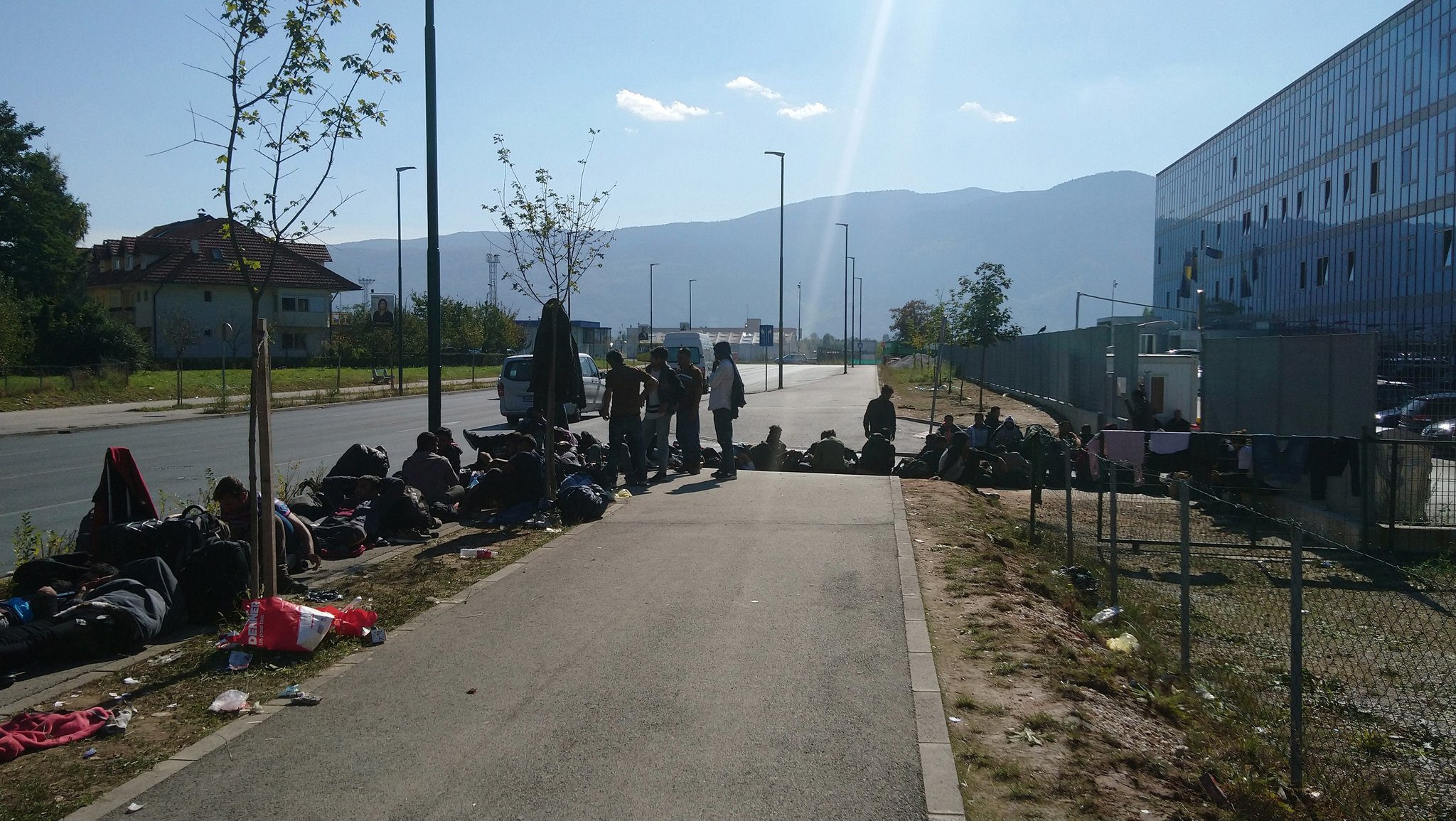 DoqdZ9CXoAIEP6n.jpg large