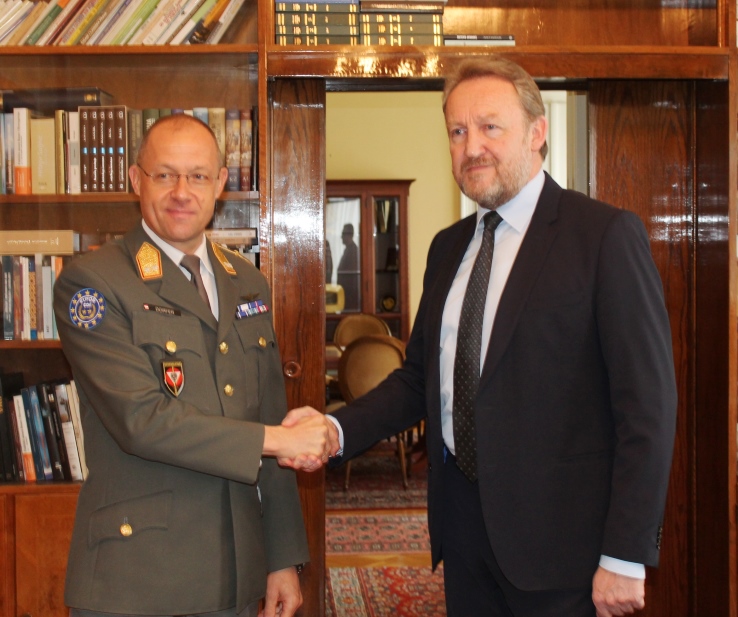 download-15230211379481391758555404101619Bakir Izetbegović,komandant EUFOR-a 3