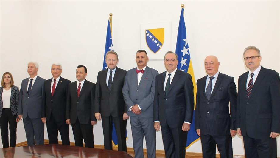 download-153684552908379050587985601717433