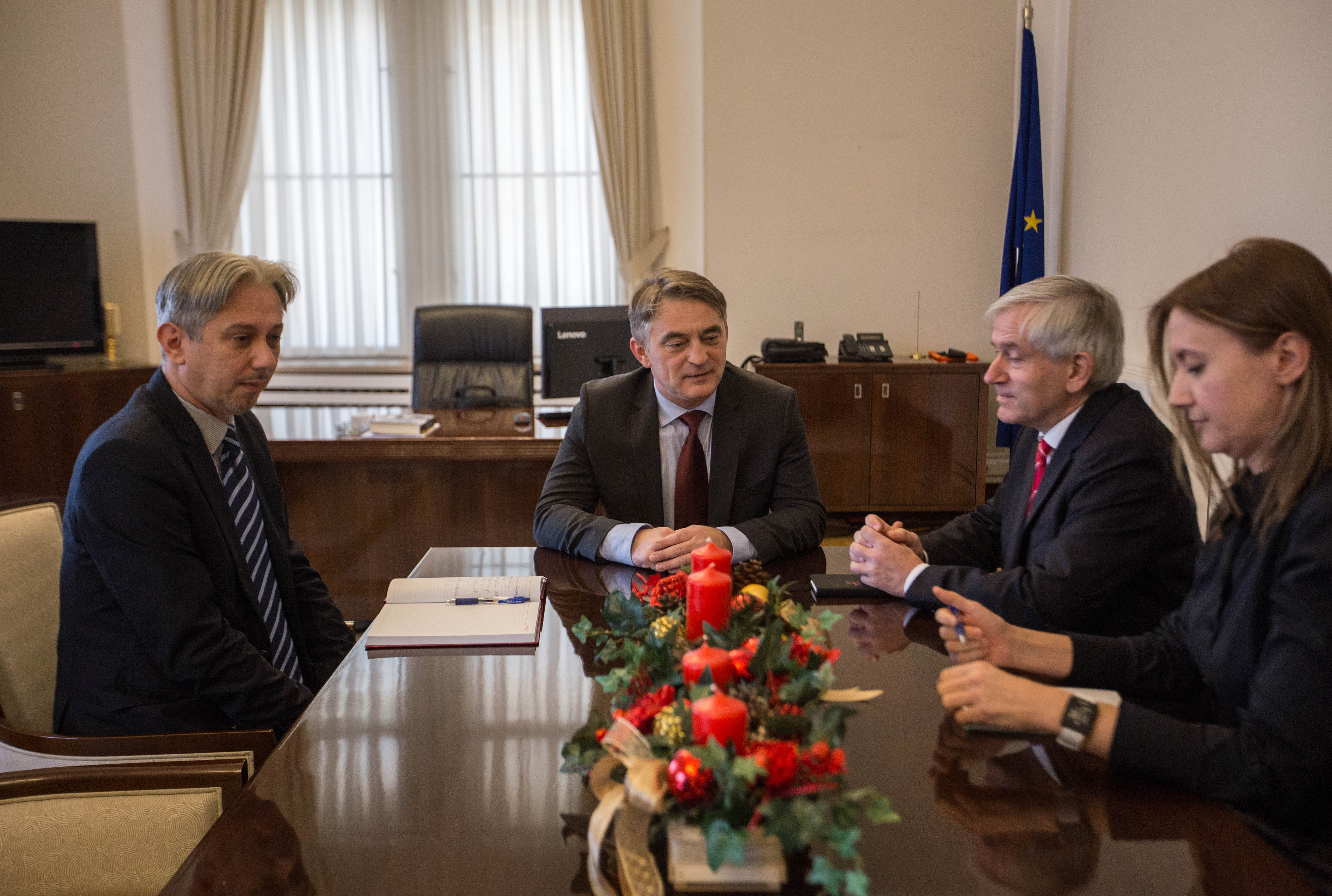 download-15441022222427022710997767309810komšić-ruson,3