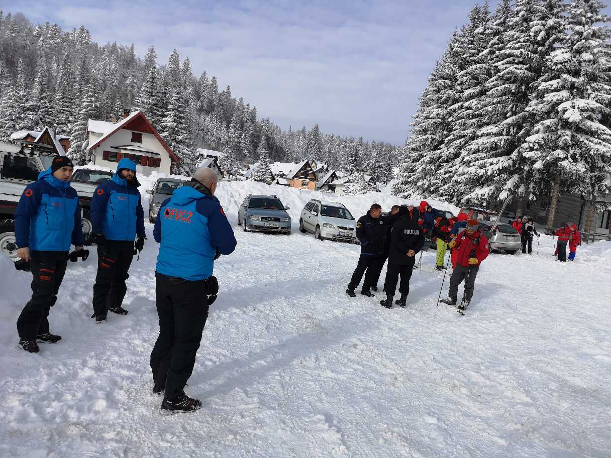 download-15466838682585808431562156016744Ponijeri 1