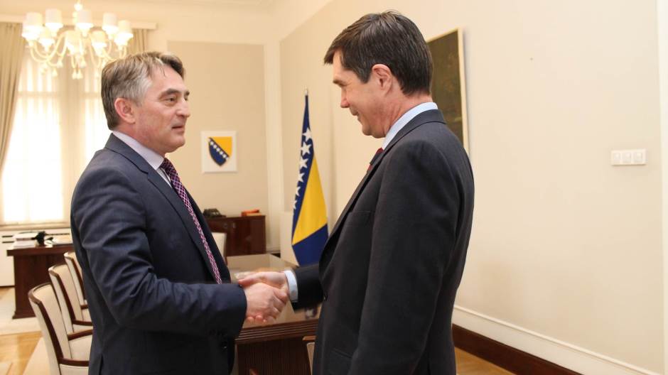 download-15512842941337428933281596130402Komšić i američki ambasador 1