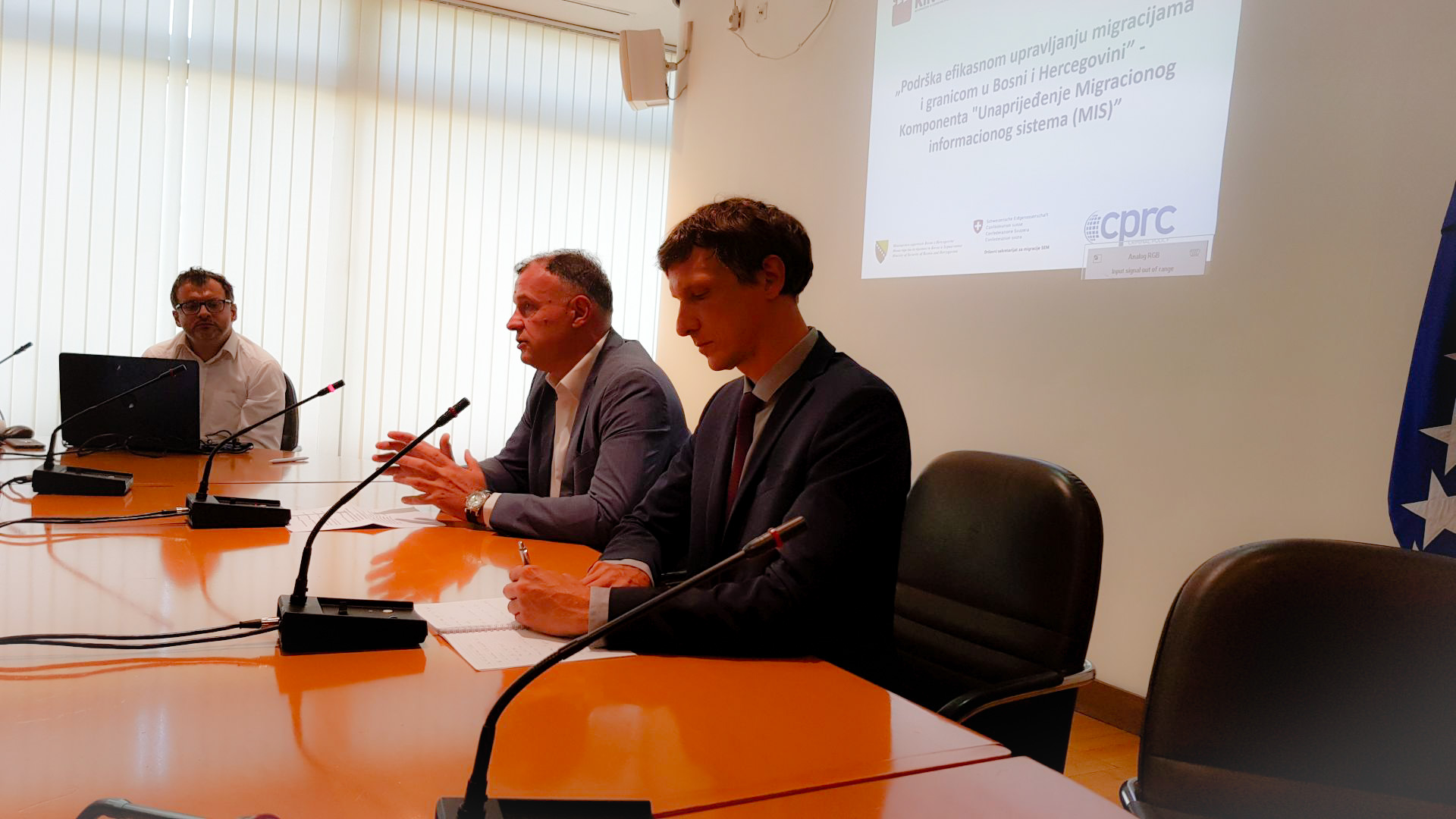 download-15650949104388186890877144405971Prezentacija projekta efikasnijeg upravljanje migracijama i granicom_edited