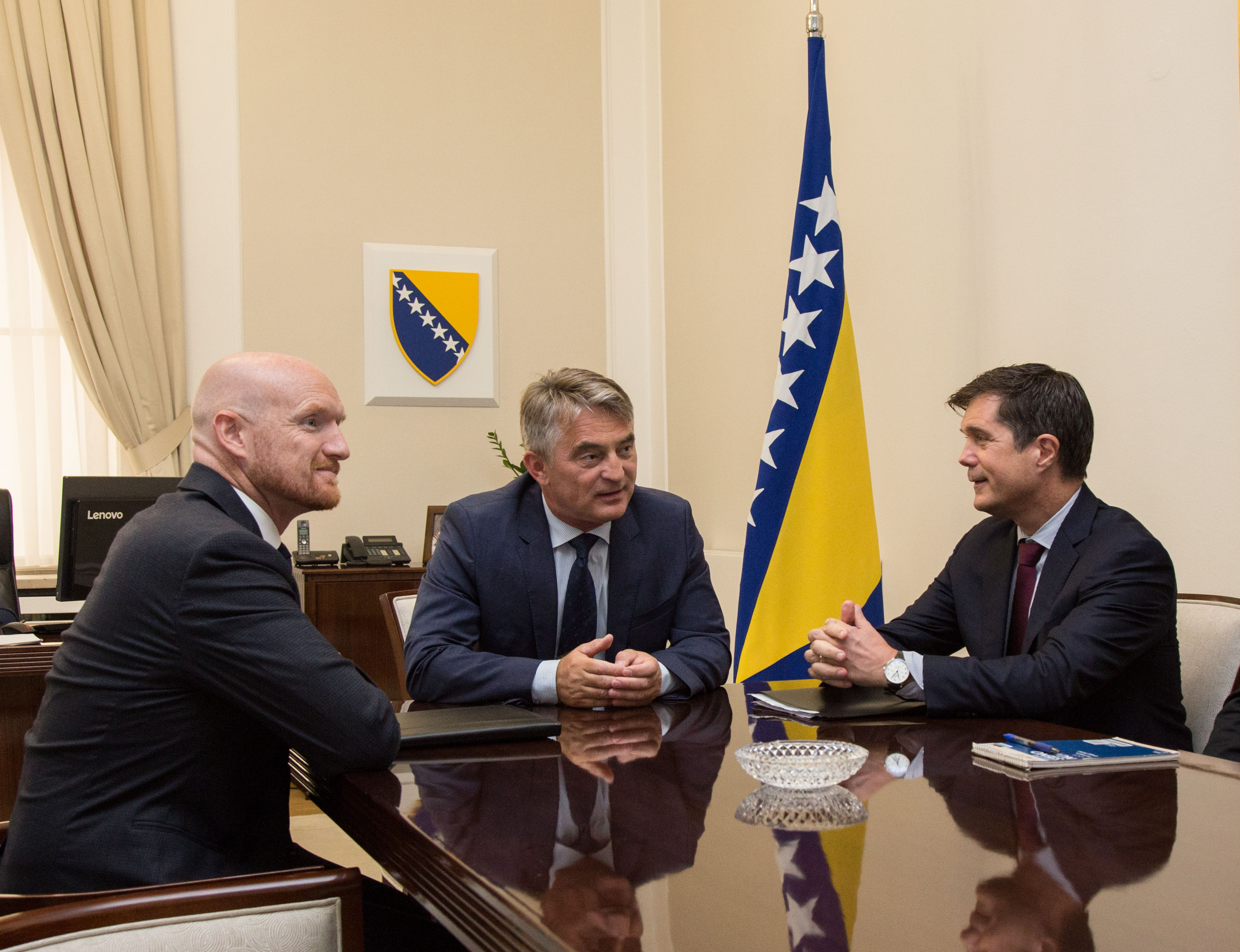 download-15662215851626692603186678728014komšić-filds,nelson,2