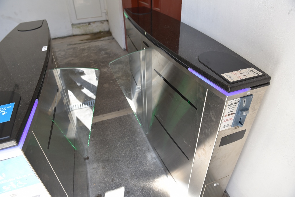 download-15662940054407267148978612090642kosi lift vandalizam 2