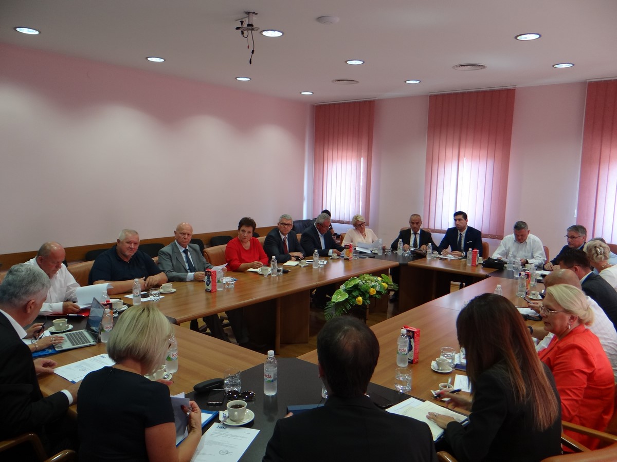 download-15668178581134104875069150423362DSC08067 (Copy)