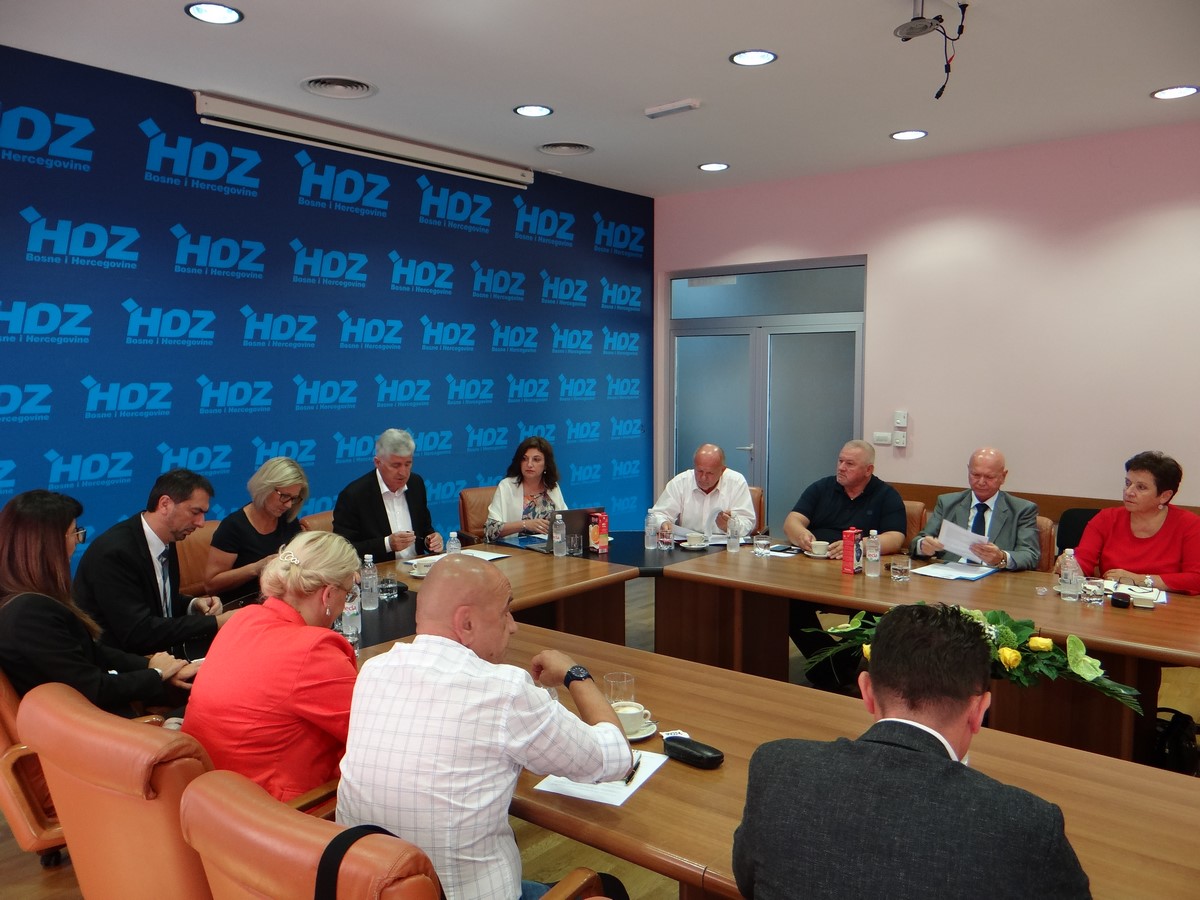 download-15668178660281925865122066358579DSC08064 (Copy)