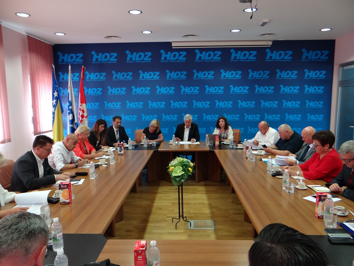 download-1566817871413347864995182623035DSC08062 (Copy)