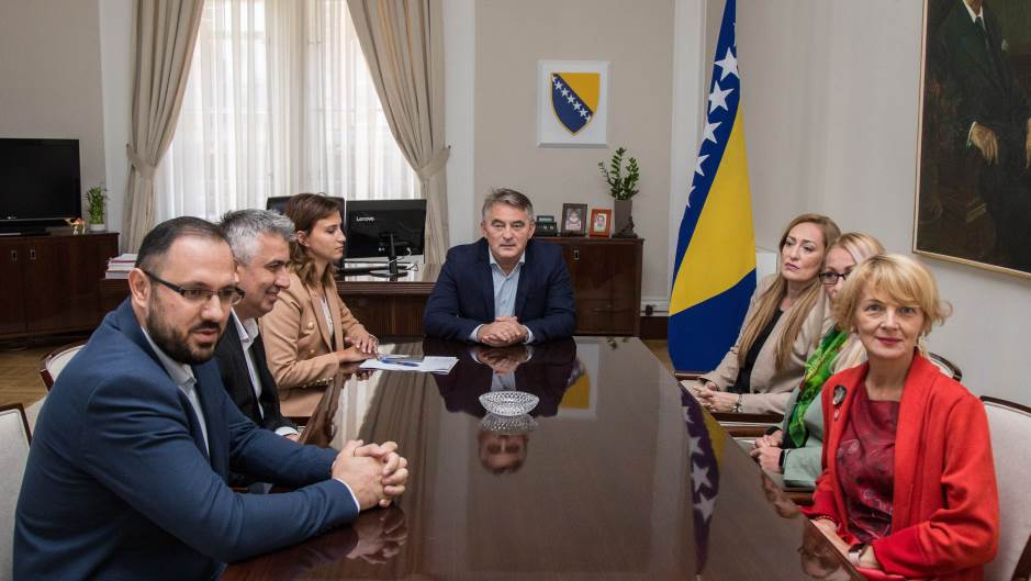 download-15699290540473287569902900126608sastanak