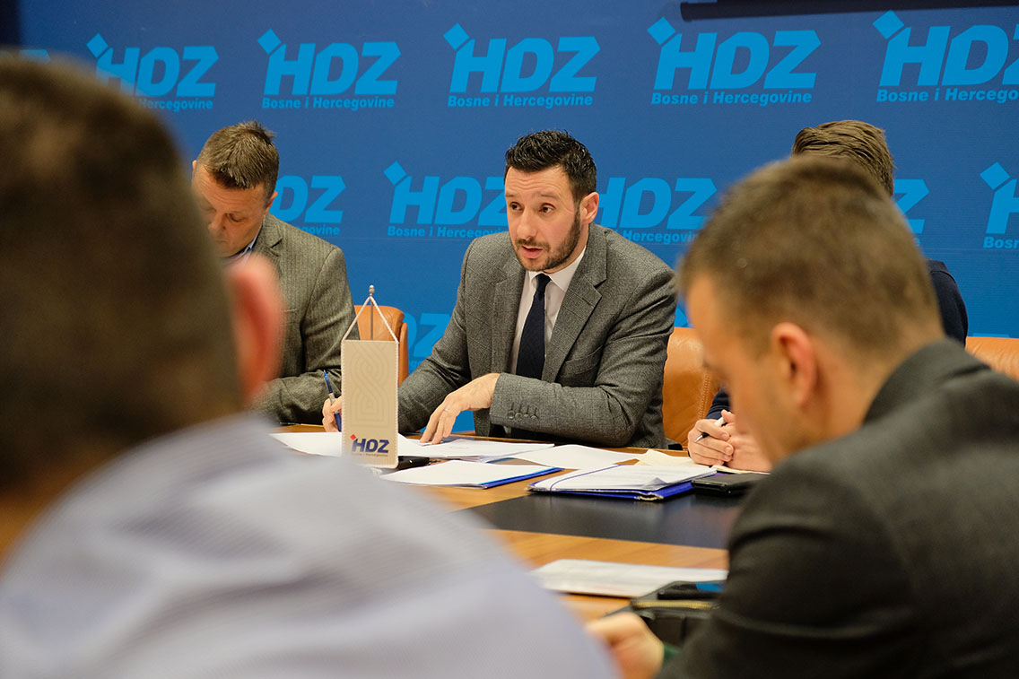 download-15796891181826459572509262247501Izvanredna sjednica GO HDZ BiH Mostar 21.01.2020 _ 6