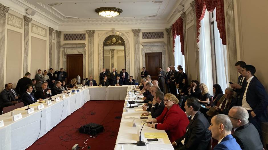 download-15810782988504571386864624418134Conference (2)