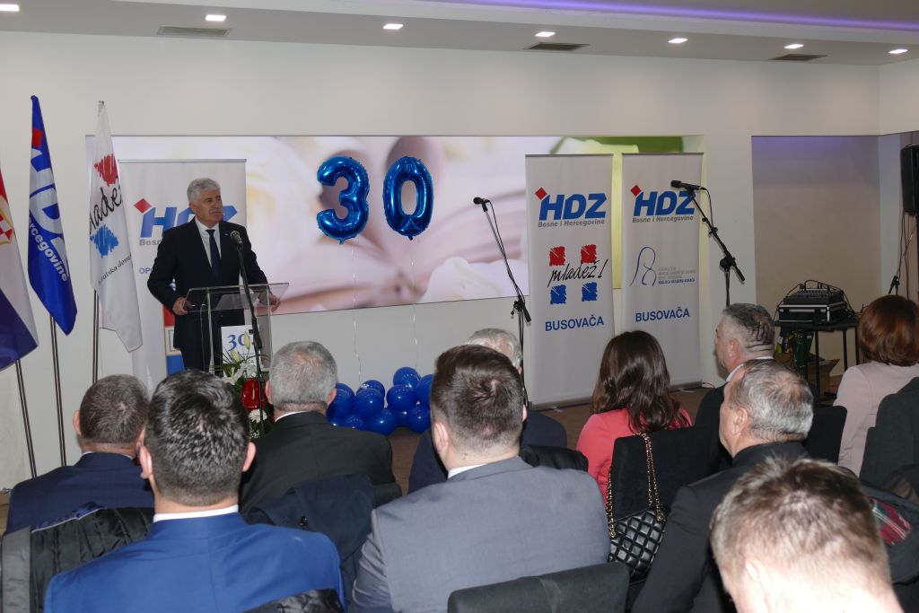 download-15826193787145810708442225668458P1390703__