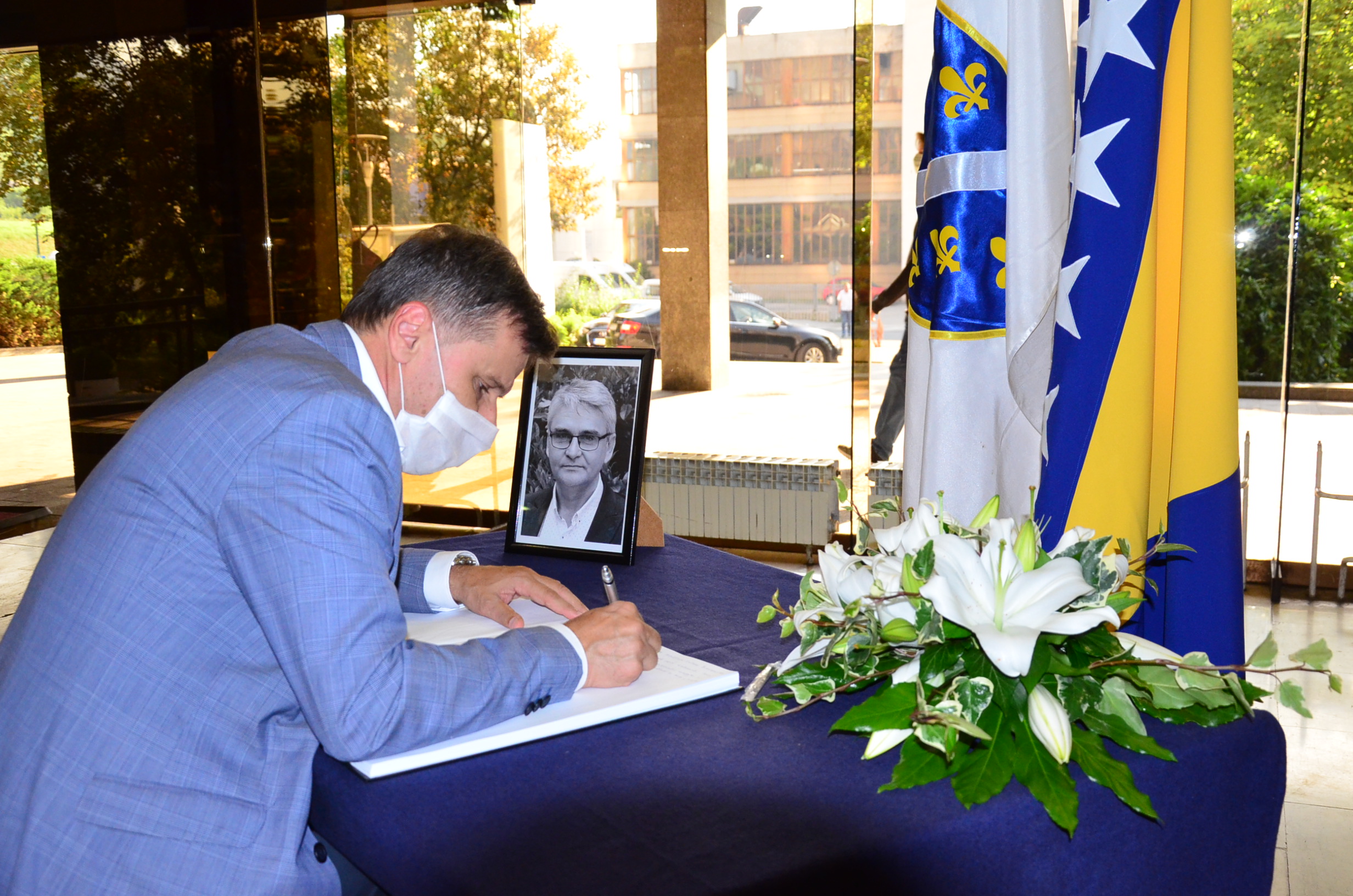 download-15960927436996491338146041494049foto_4