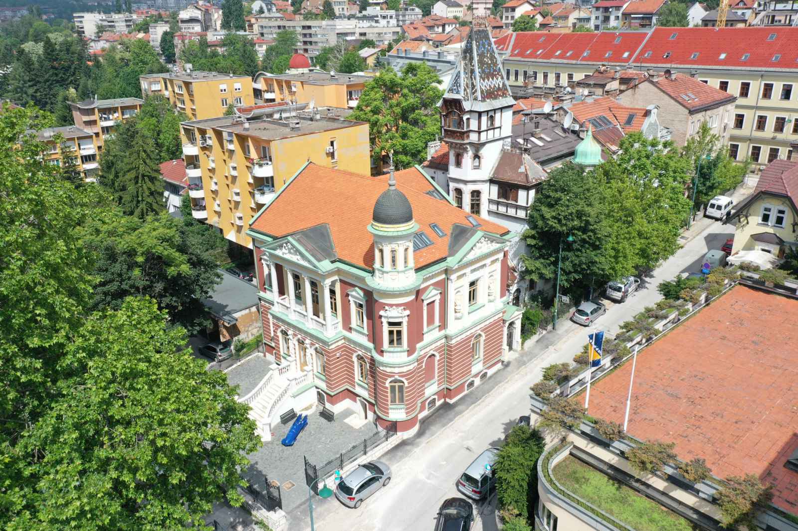 download-16006721703391837222716969027779Olimpijski_muzej_dron