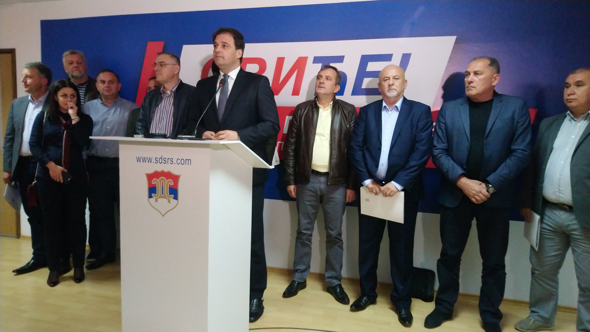 Dpt6T1mXoAAFT-n.jpg large