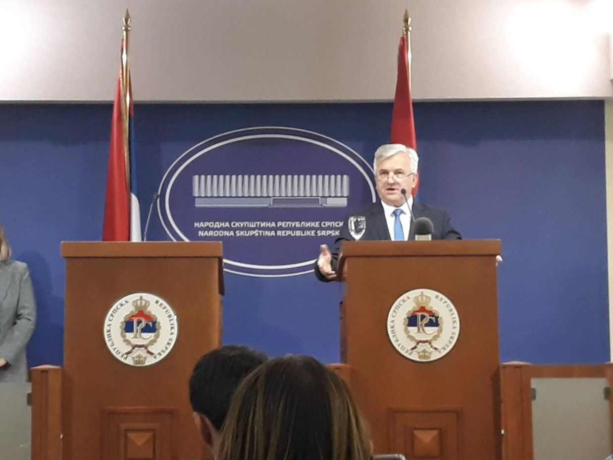 Dr9fF6XXcAAgi0Ejpg large(1)