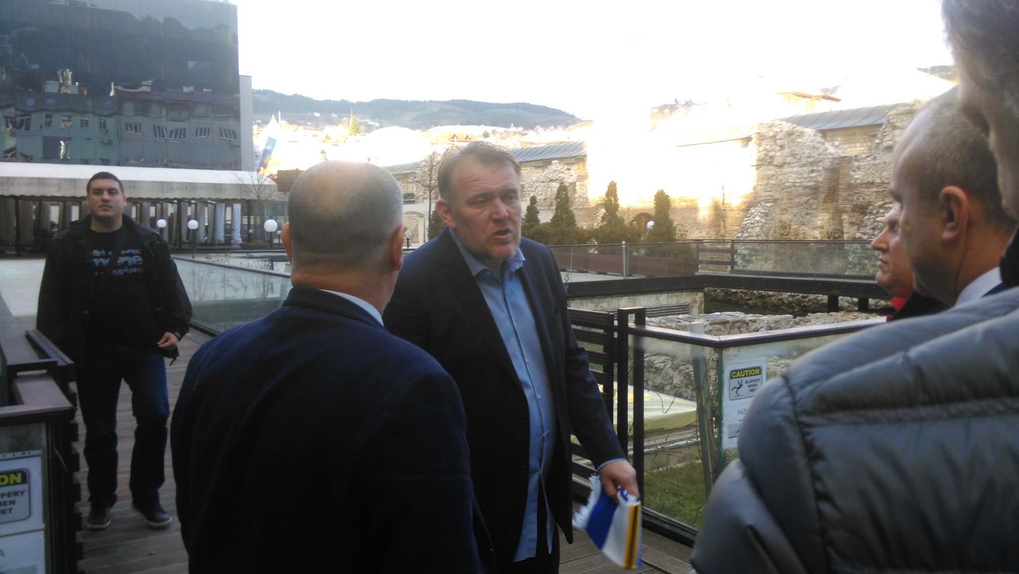 DS3Mep1WkAEFDe4.jpg large